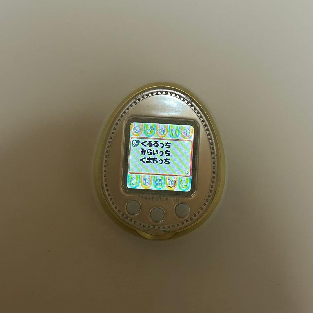 【箱、取扱説明書付き】たまごっち4u ホワイト 本体 ダウンロードキャラあり