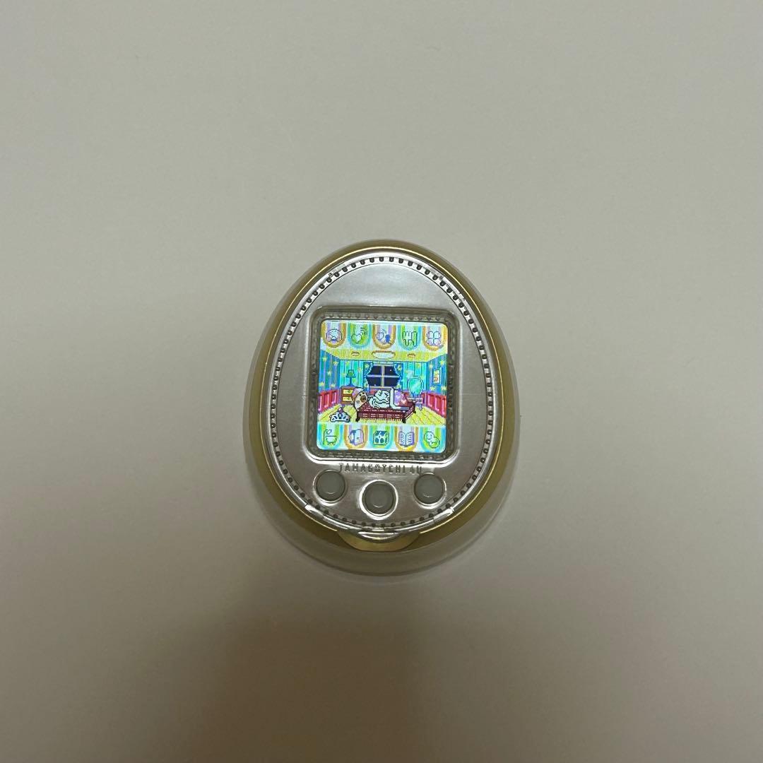 【箱、取扱説明書付き】たまごっち4u ホワイト 本体 ダウンロードキャラあり