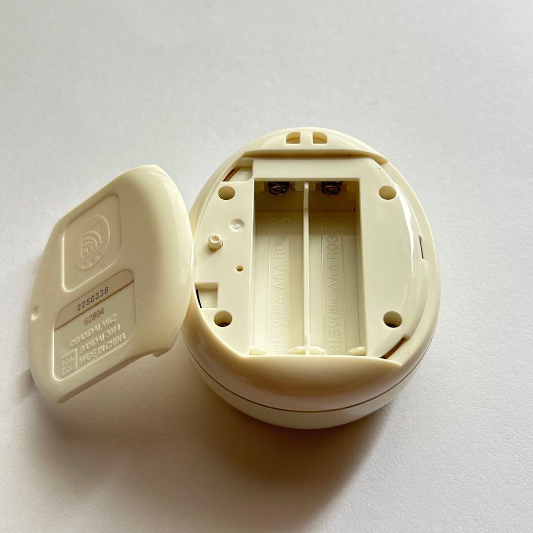 【箱、取扱説明書付き】たまごっち4u ホワイト 本体 ダウンロードキャラあり