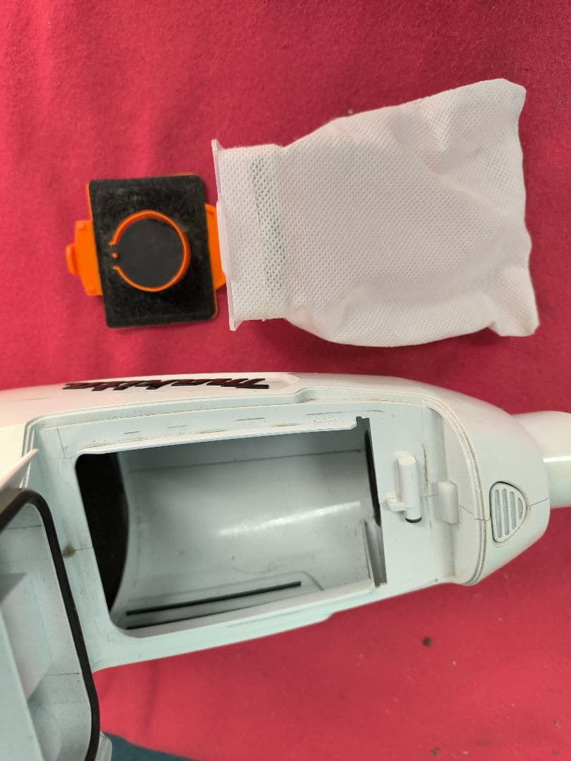 美品　マキタ コードレス掃除機CL107 紙パック式　CL107FDSHW