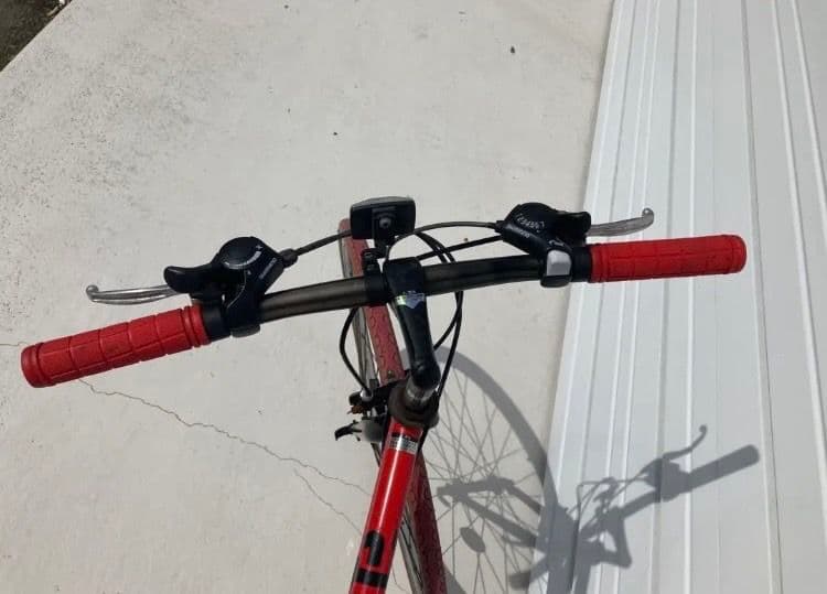 【引き取り限定】中古美品 赤いクロスバイク
