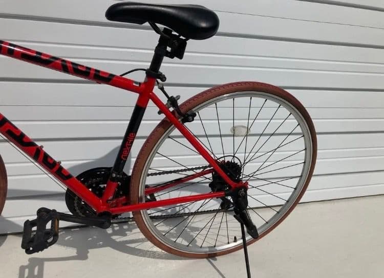 【引き取り限定】中古美品 赤いクロスバイク
