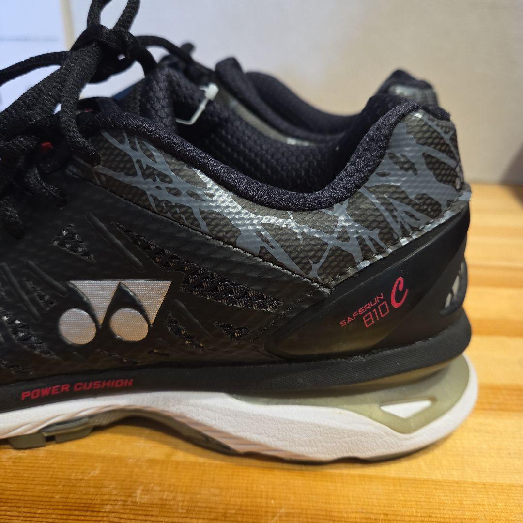 ヨネックス　ランニングシューズ　セーフラン810C　25,5cm