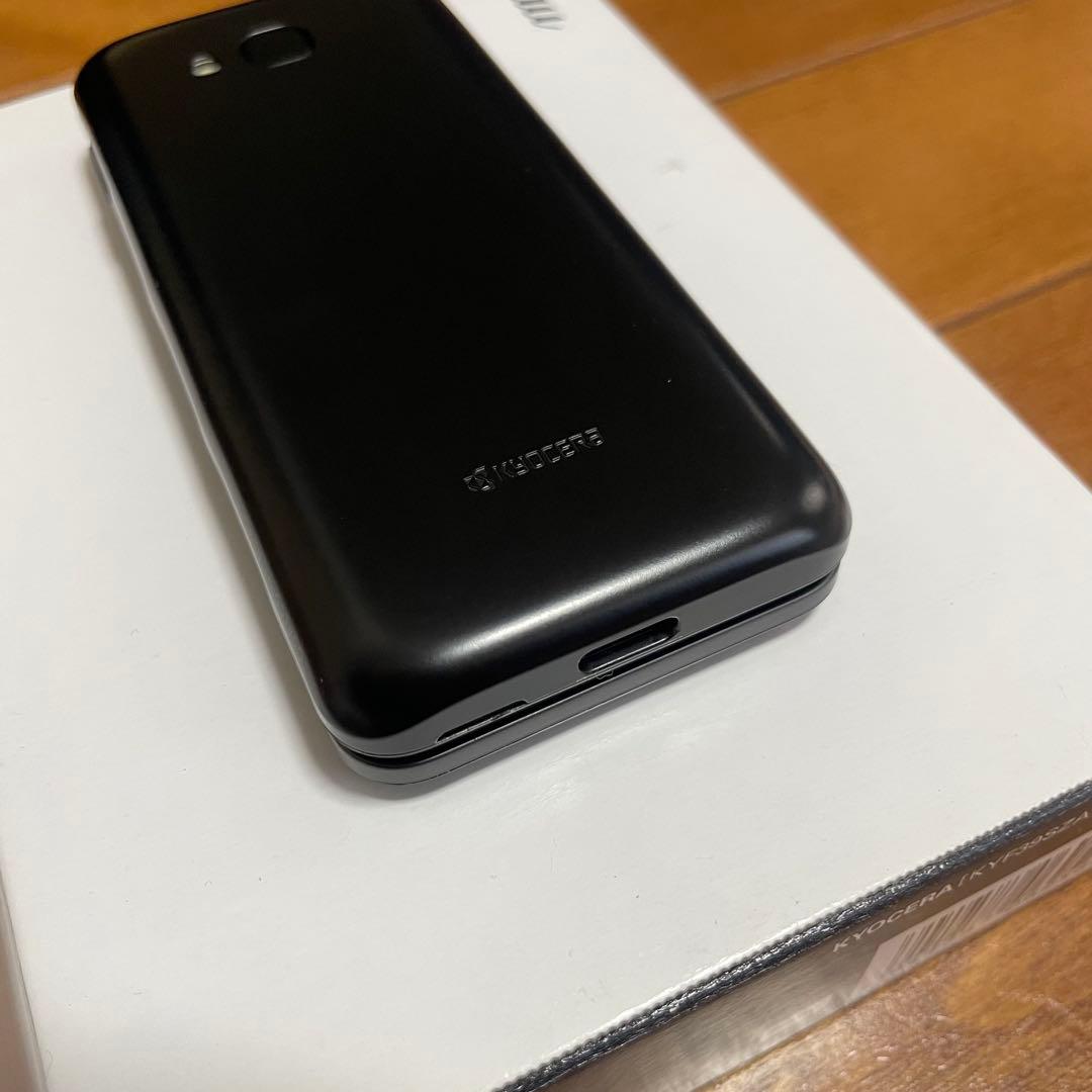 GRATINA KV32 KYF39 ブラック　折りたたみ式携帯電話　ガラケー