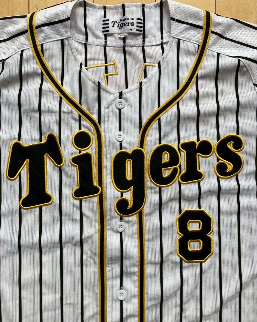 ①阪神タイガース 佐藤輝明選手 旧ホーム ユニフォーム Oサイズ #8
