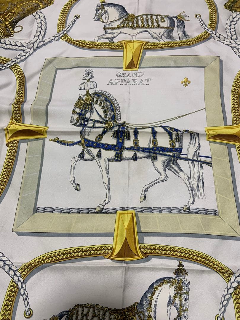 HERMES シルクスカーフ 馬のプリント 90cm