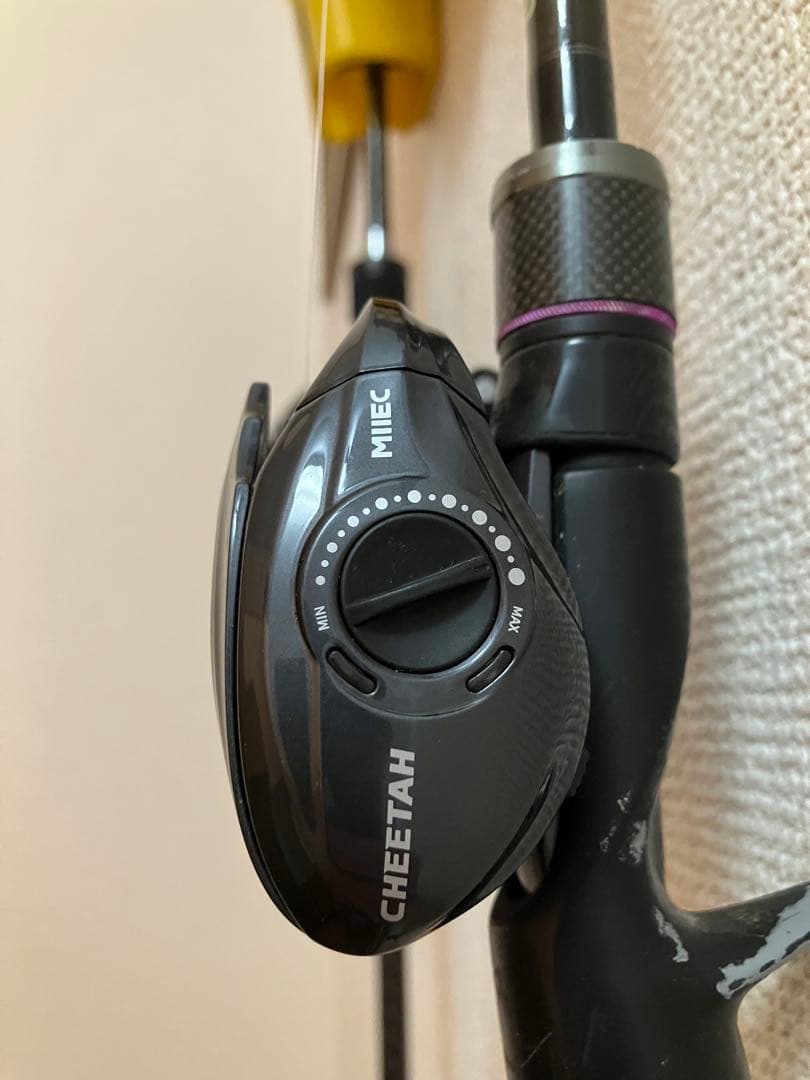 Cheetah ベイトリール 黒/紫