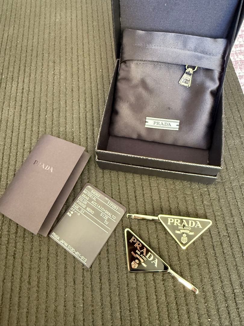 PRADA ヘアピン 黒PRADA ヘアピン 黒 一本 PRADA ヘアピン 黒一本