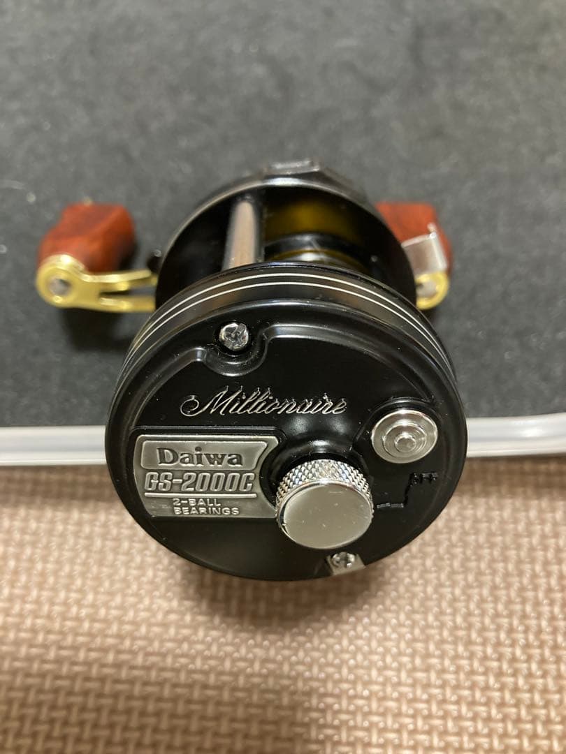 ダイワ　ミリオネア　gs-2000C 新品ウッドハンドルノブカスタム