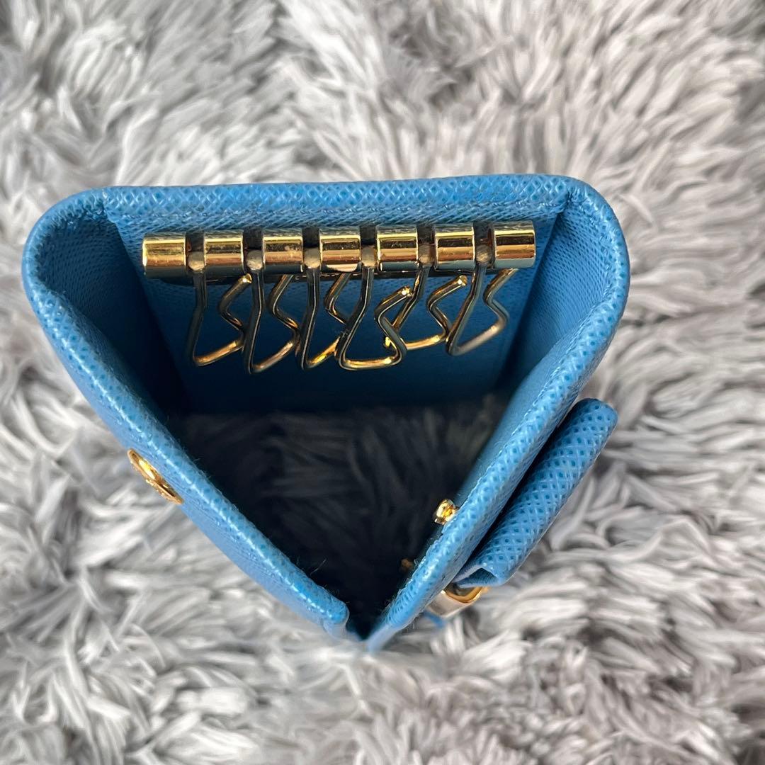 美品✨PRADA キーケース6連　ゴールドロゴ　サフィアーノ　水色