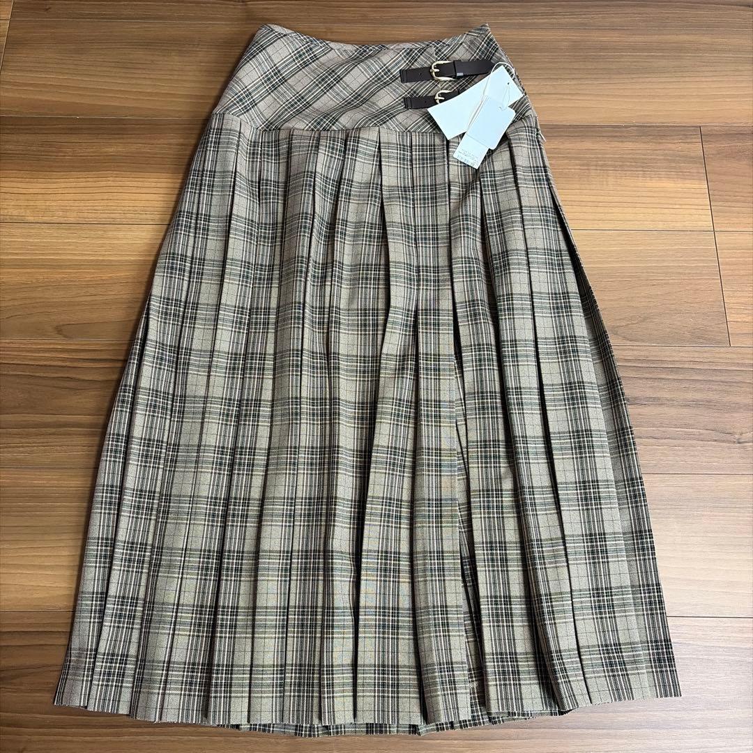 LILY BROWN ベルテッドプリーツスカショーパン