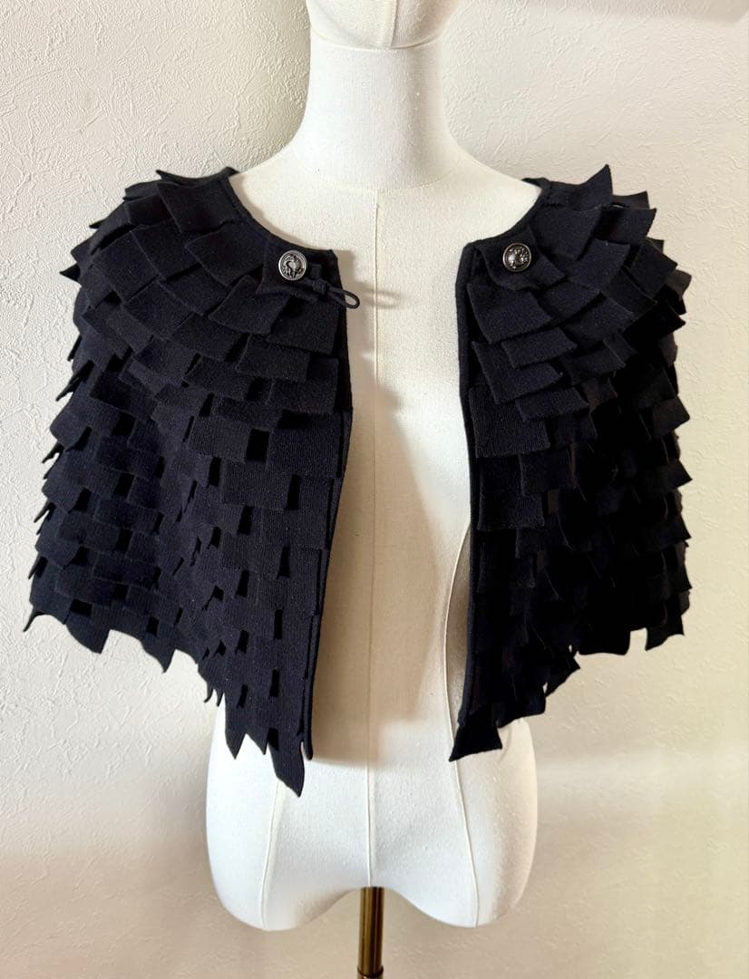 大幅値下げしました！CHANEL シャネル　ブラック フリル ケープ 38