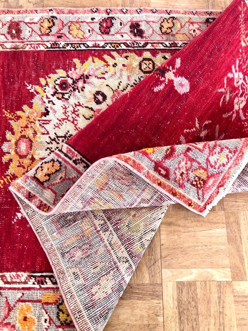 ✧憧れのギュネイ/red✧1970年代 トルコ・ヴィンテージラグ トライバルラグ