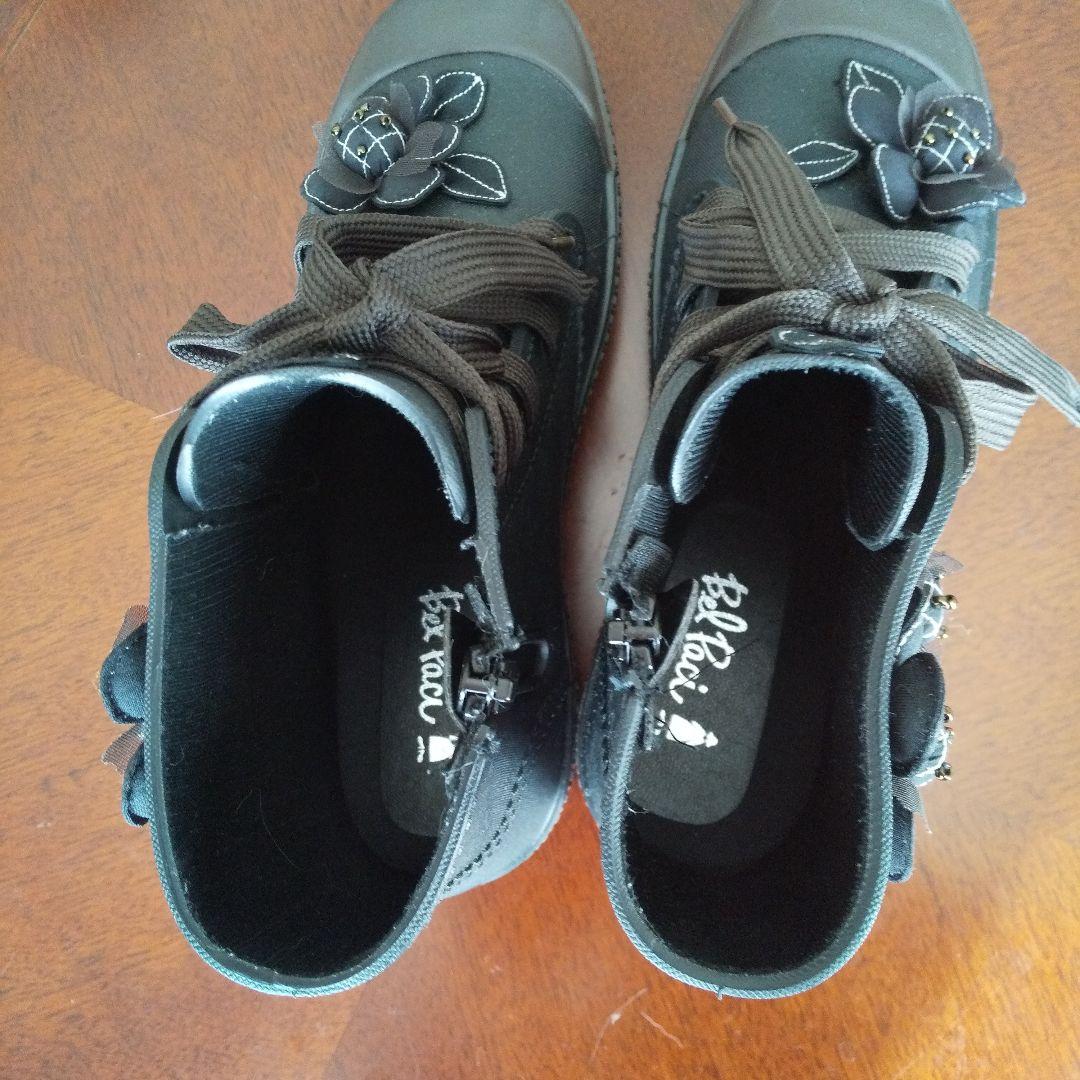 ベルパーチ　花装飾付き黒ハイカットレインシューズ　L