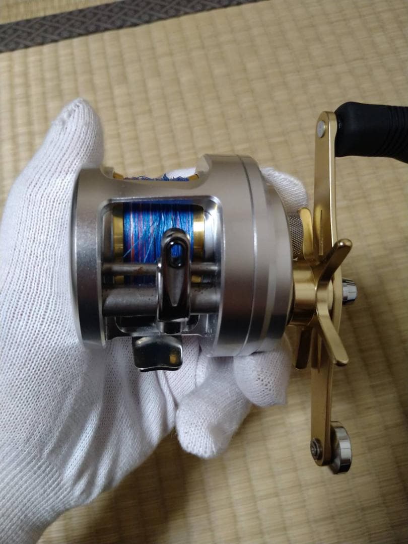 【極美品】SHIMANO カルカッタ 401F 左巻き ベイトリール　使用2回