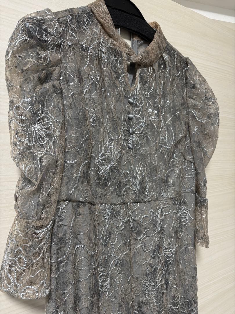 【Leja】スパンコール花柄刺繍ソフトパフスリーブドレスワンピース