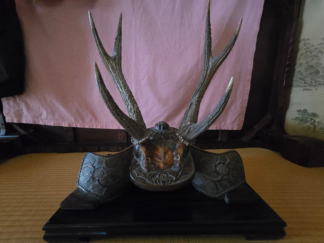 伝統的な日本の兜 (Kabuto) 伝統的な日本の兜 (Kabuto) 伝統的