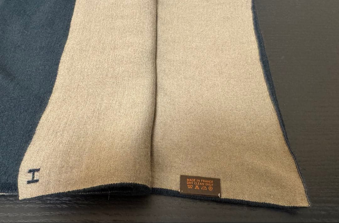 ［HERMES］リバーシブルマフラー ネイビー・ベージュ