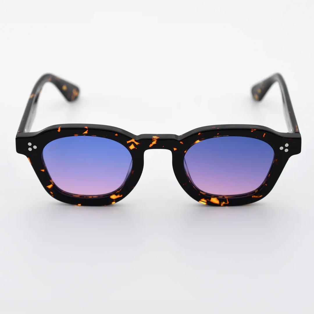 AKILA サングラス LOGOS　新品未使用