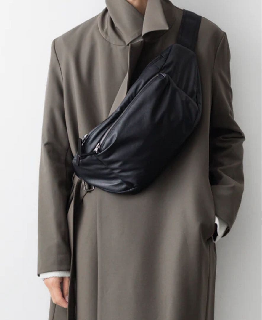 ATTACHMENT ブラック ボディバッグ