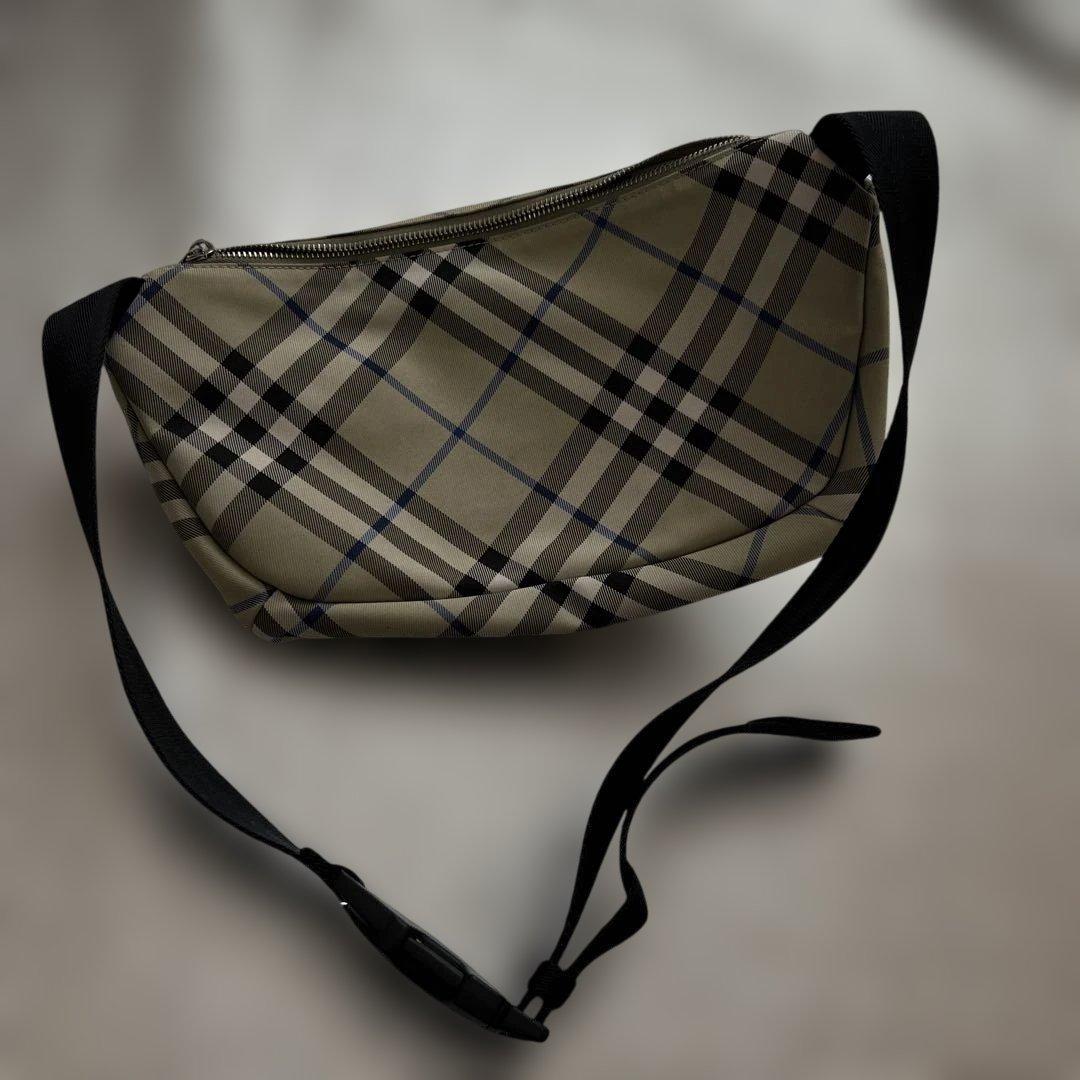 Burberry バーバリー　新品同様　ボディバック