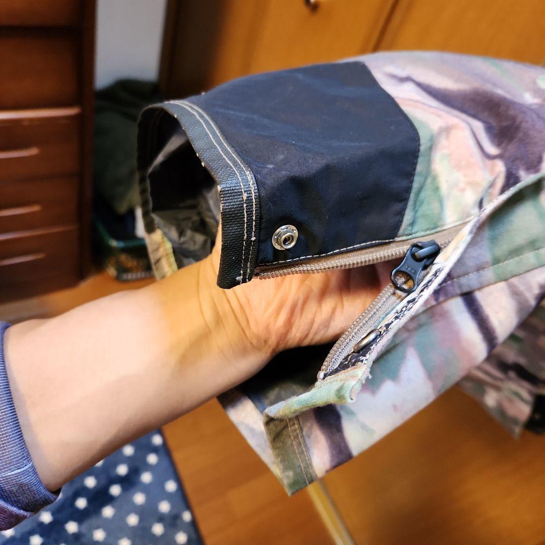 VOLCOMゴアテックス青いフード付きジャケットと迷彩パンツセット