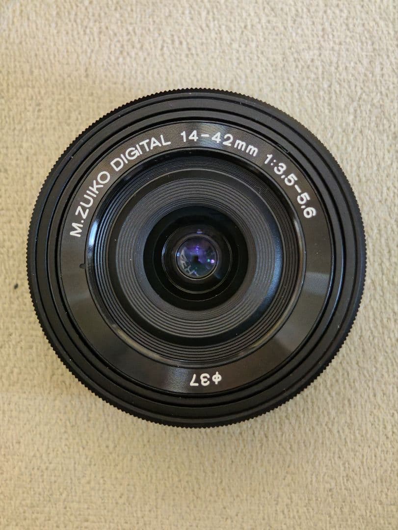 OLYMPUS PEN E-P7 ミラーレスカメラ　ほぼ新品です