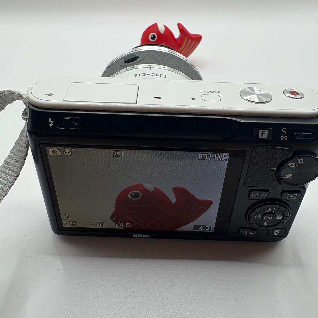 Nikon 1 J1 レンズキット 10-30mm 3.5-5.6 ホワイト