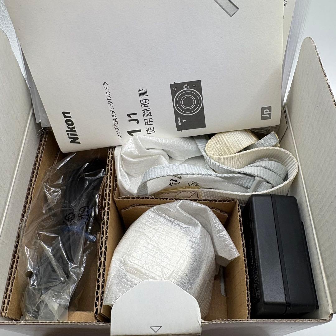 Nikon 1 J1 レンズキット 10-30mm 3.5-5.6 ホワイト