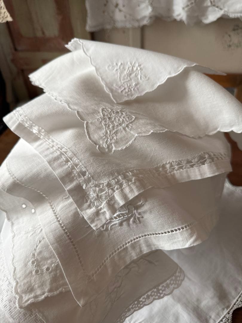 SALE！フランスアンティーク花柄刺繍とレースの素敵なハンカチクロスஐ9枚セット