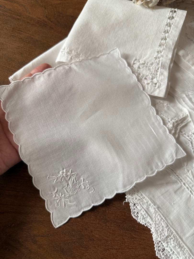SALE！フランスアンティーク花柄刺繍とレースの素敵なハンカチクロスஐ9枚セット