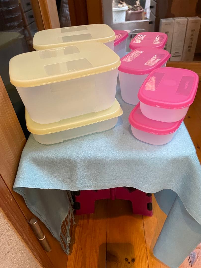 プラスチック製保存容器10個セット（ピンク・クリーム）