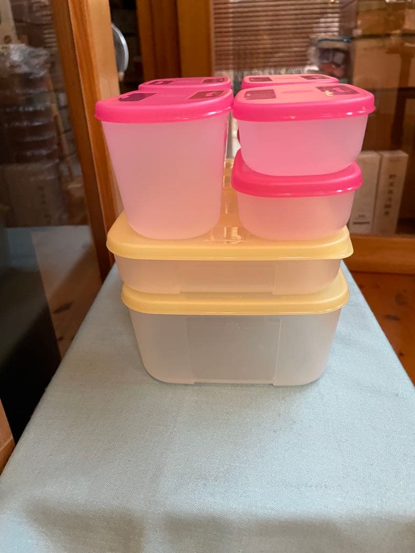 プラスチック製保存容器10個セット（ピンク・クリーム）