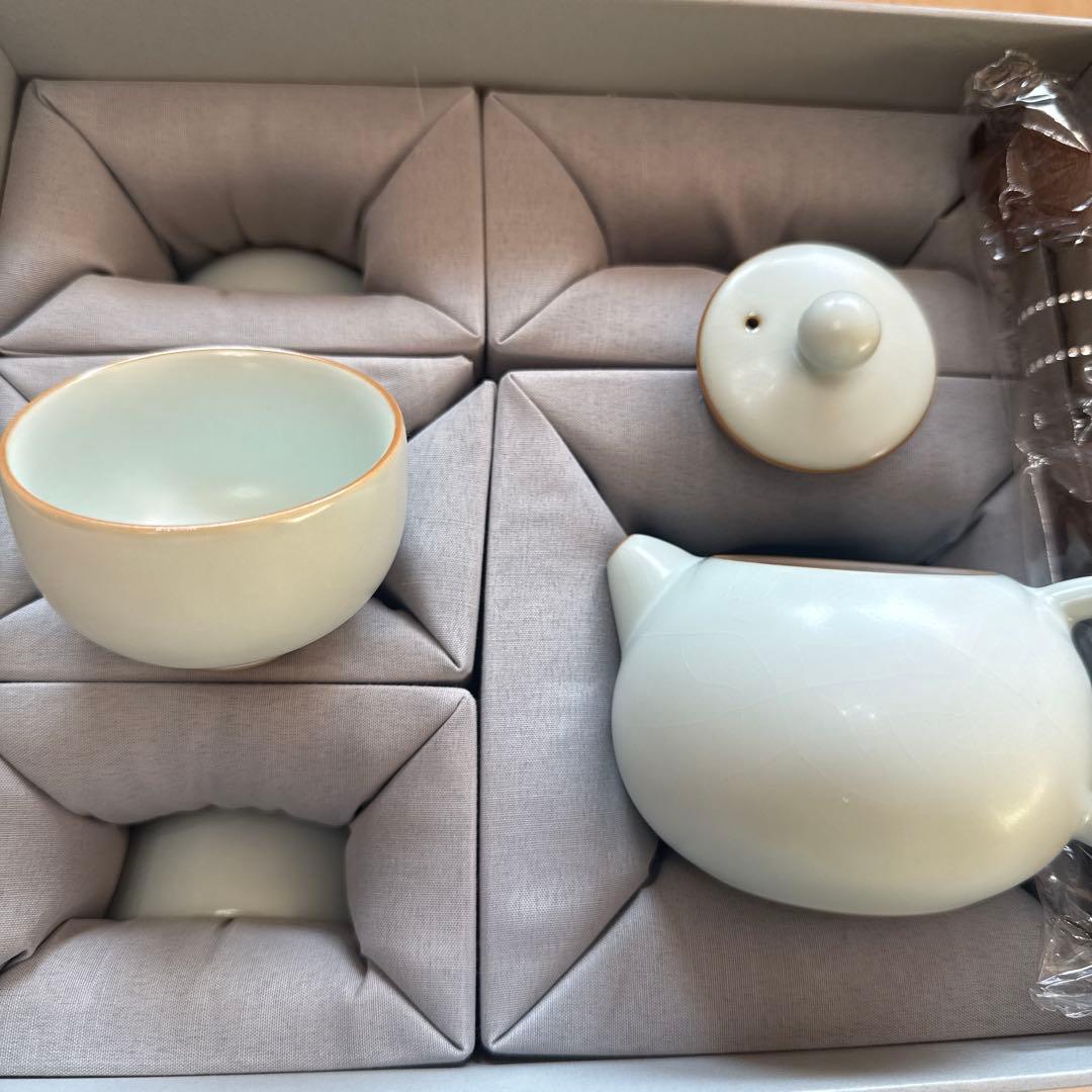 陶器製茶器セット（茶碗4個、急須1個）