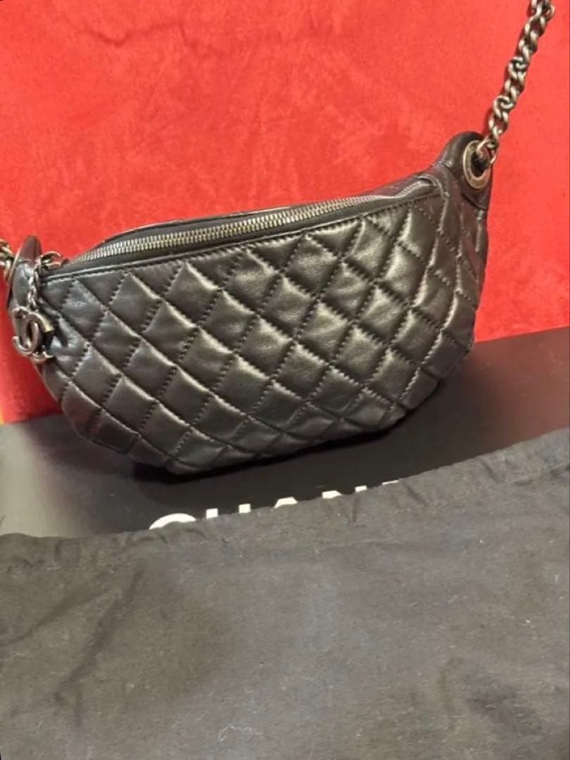 CHANEL ブラック キルティング ボディバッグ　通常よりお手頃価格になります