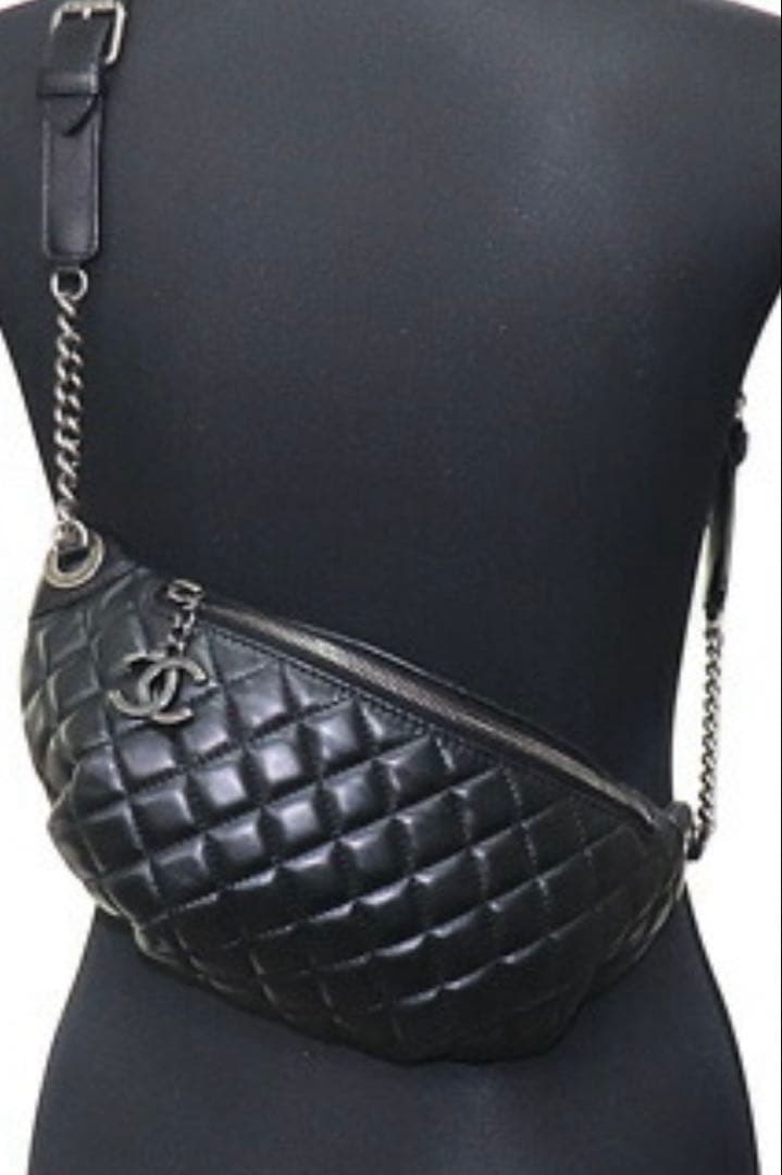 CHANEL ブラック キルティング ボディバッグ　通常よりお手頃価格になります