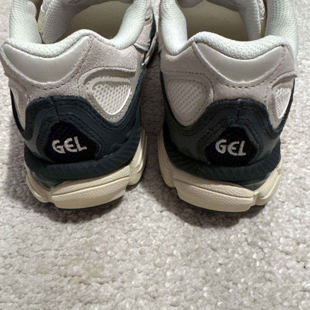 【極美品】asics GELーNYC WHITE/SMOKE GREY