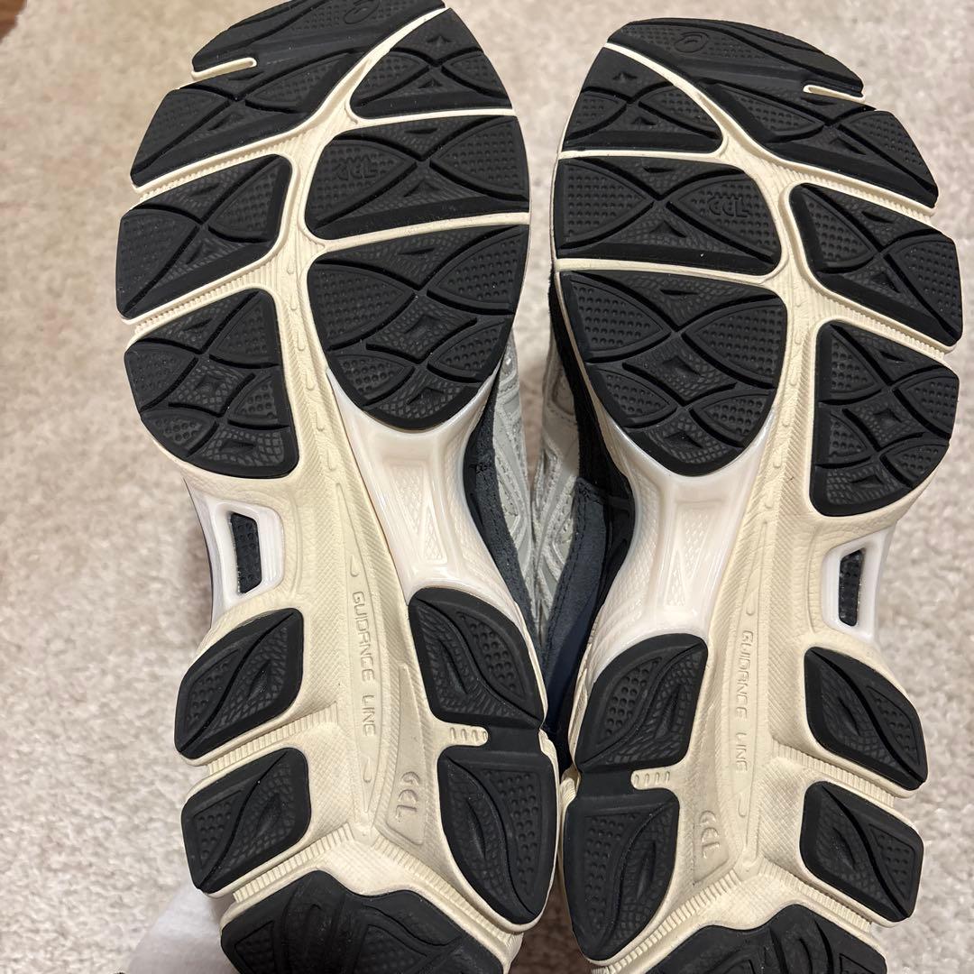 【極美品】asics GELーNYC WHITE/SMOKE GREY