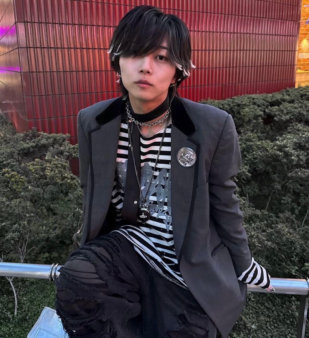 即日発送❗️GRANCY 総柄ラインストーングラフィックロンT ブラック ボーダー