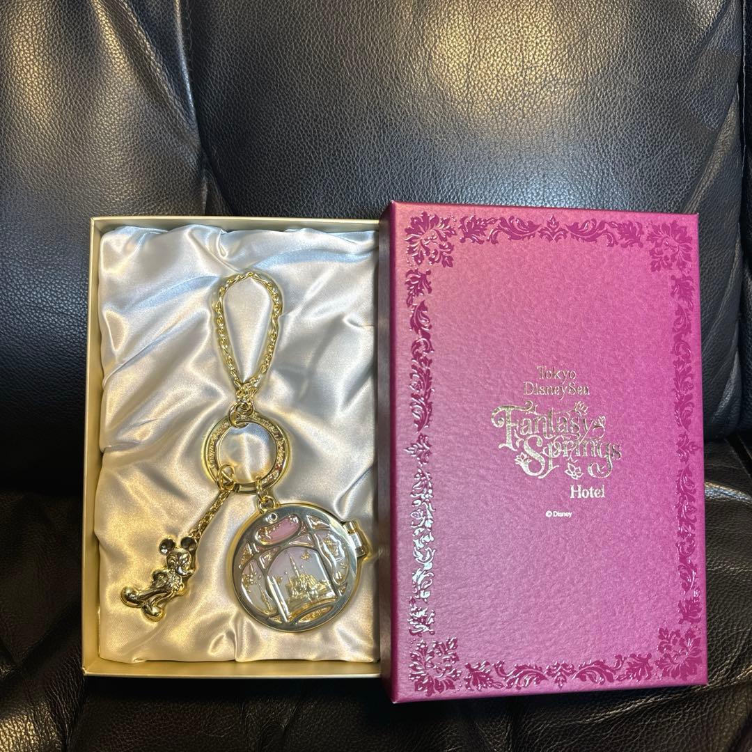 ファンタジースプリングス グランドシャトー限定 キーチェーン - メルカリ