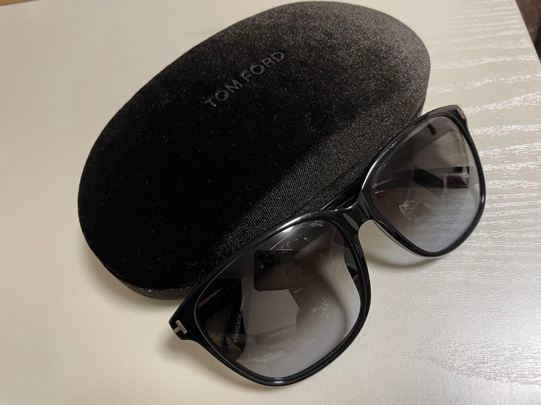 TOM FORD ブラック サングラス ケース付き