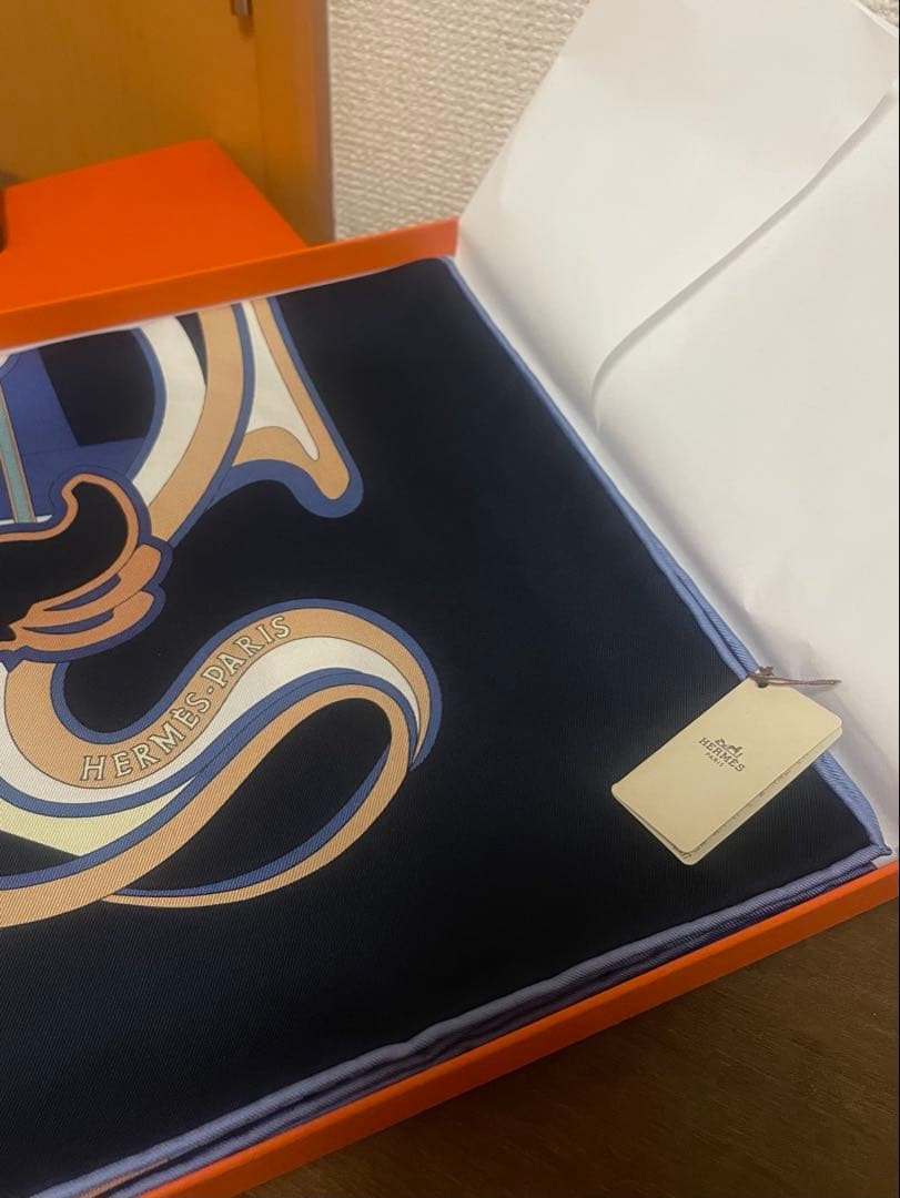 クリスマス梱包済【新品未使用】HERMES カレ スカーフ