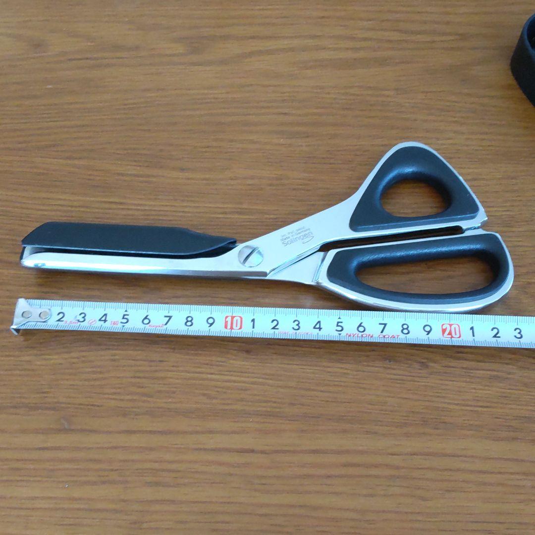 ロビン·レスキューシザー 脱出·救助を目的に開発された携帯救助器具