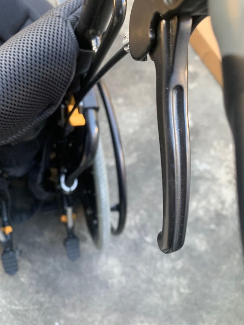 ヤマハ　子供用　黒 自走用車椅子 調整可能アームレスト　値下げできます　相談