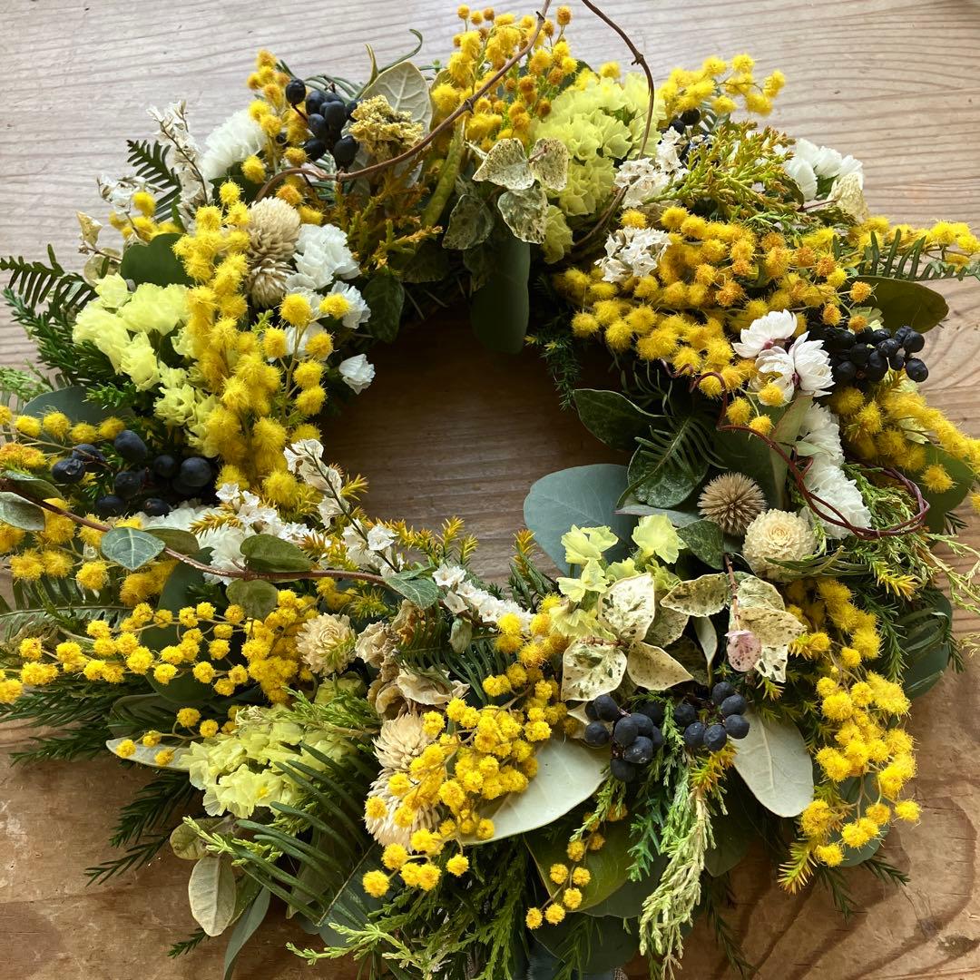 ミランドールミモザとスターチスのリース 春待ち 千日紅 - メルカリ