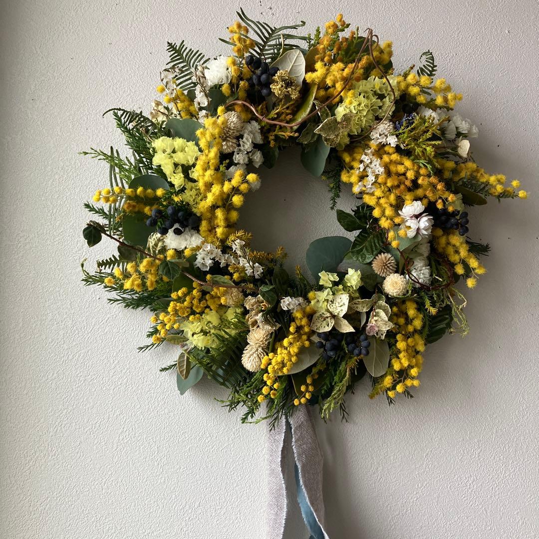 ミランドールミモザとスターチスのリース 春待ち 千日紅 - メルカリ