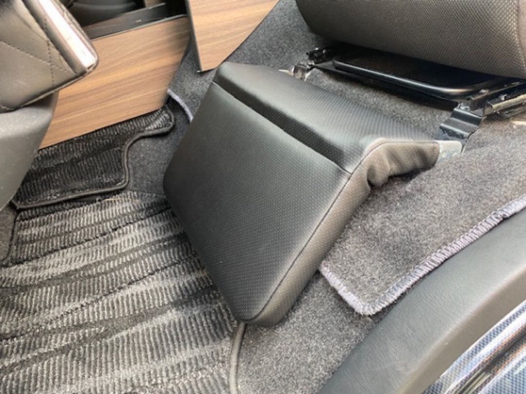 200系ハイエース専用 フットレスト