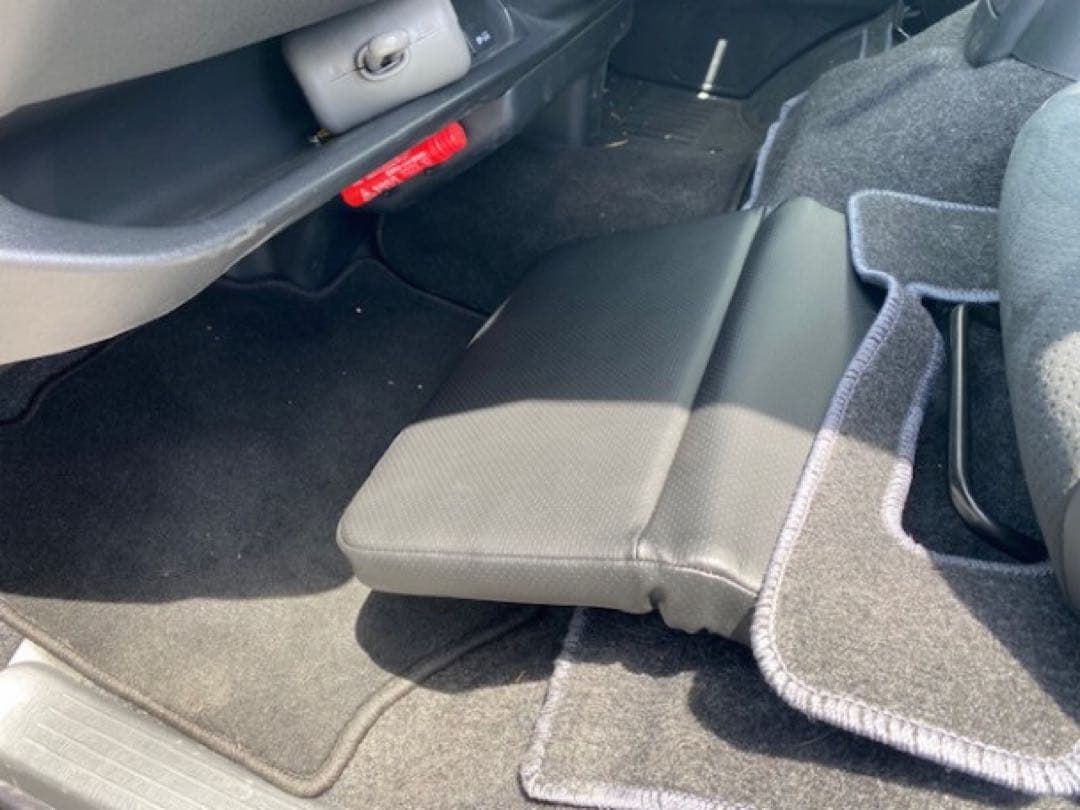 200系ハイエース専用 フットレスト