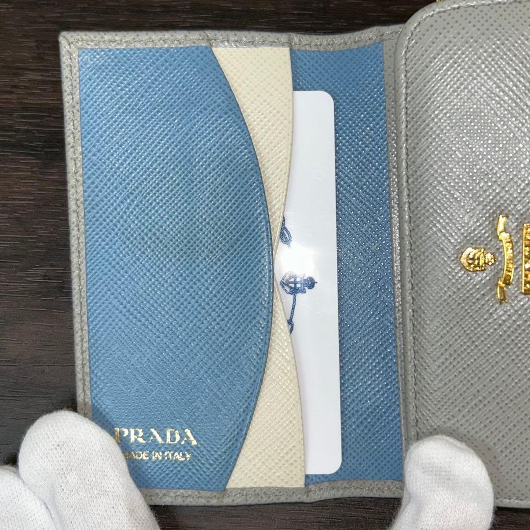 PRADA グレー レザー キーケース