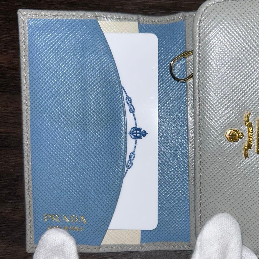 PRADA グレー レザー キーケース
